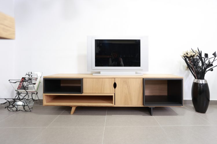 Focus TV stand