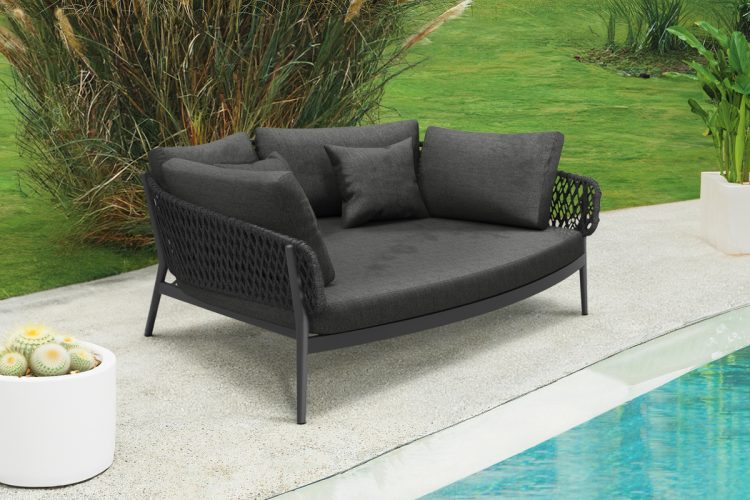 Camelia Daybed